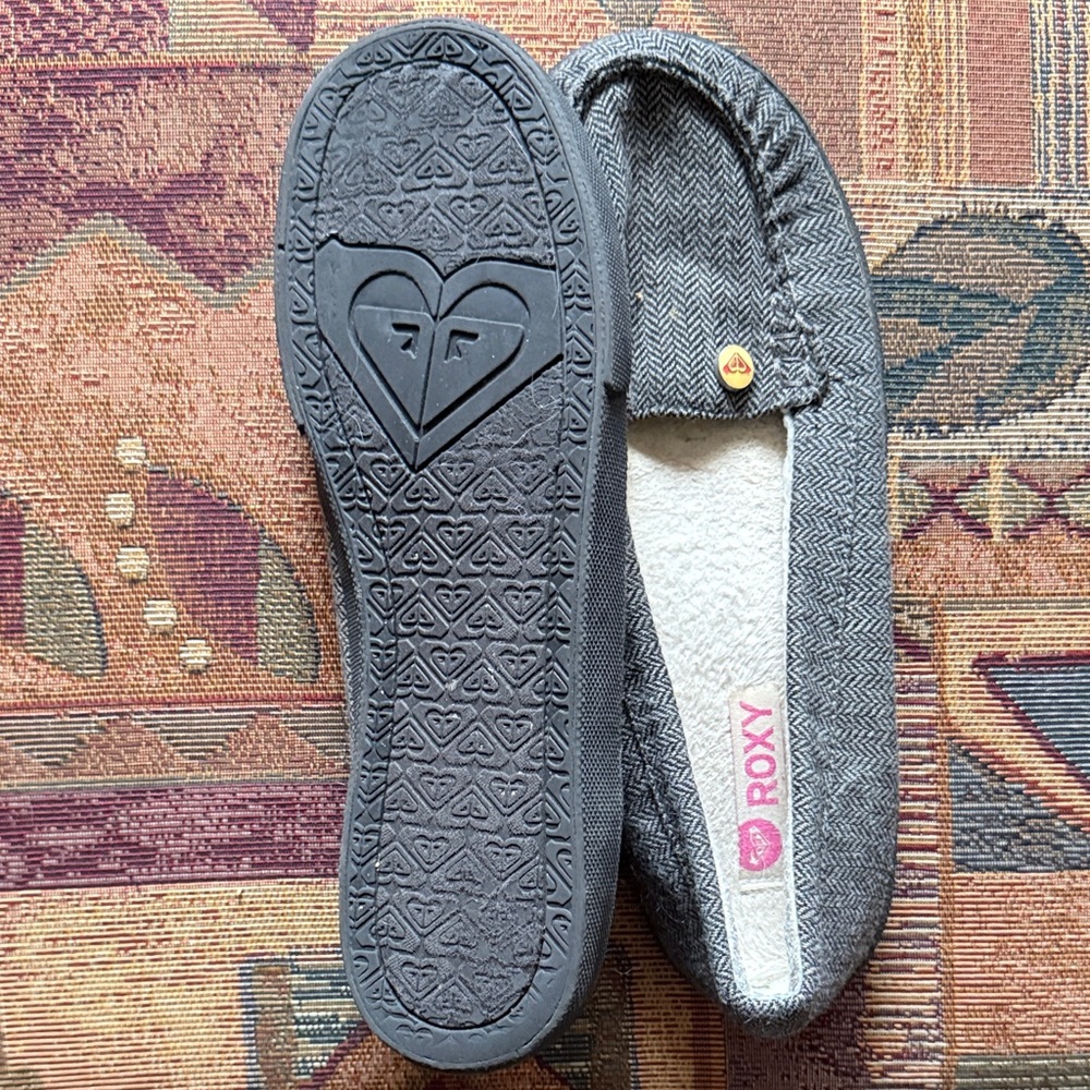 Roxy Gray Women's Slippers - Picture 2 of 5